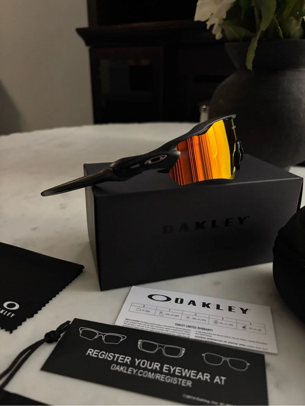 Oakley 9208 black
